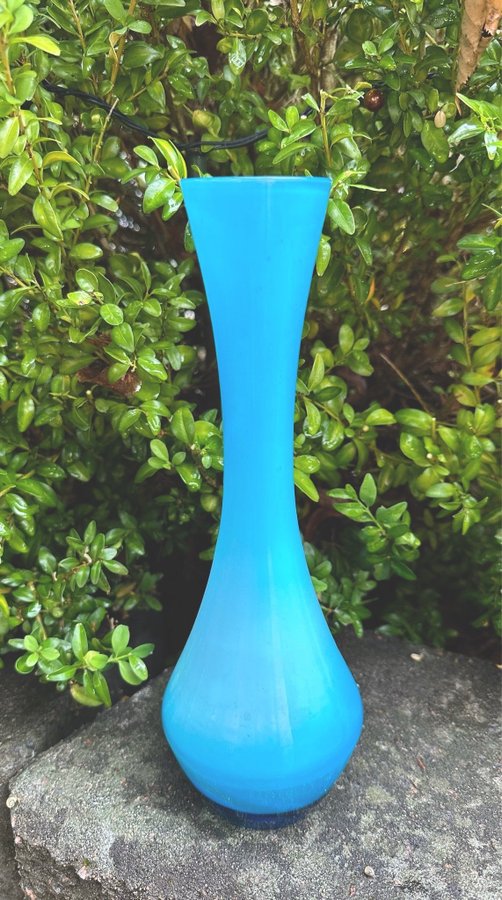 Retro turkos/blå glasvas med vit insida vas i glas inredning