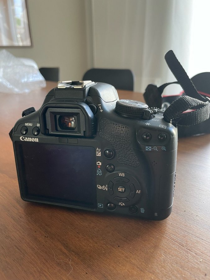 Canon EOS 500D Digitalkamera med objektiv