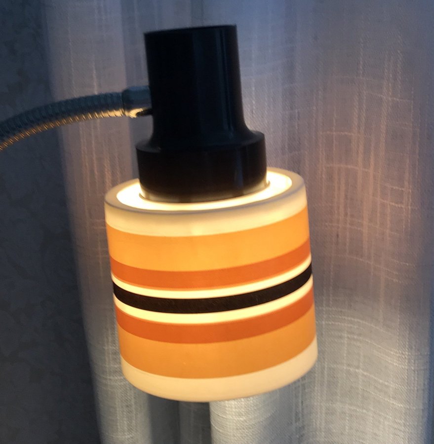 Retro böjbar vägglampa sänglampa plastskärm 60-70 tal