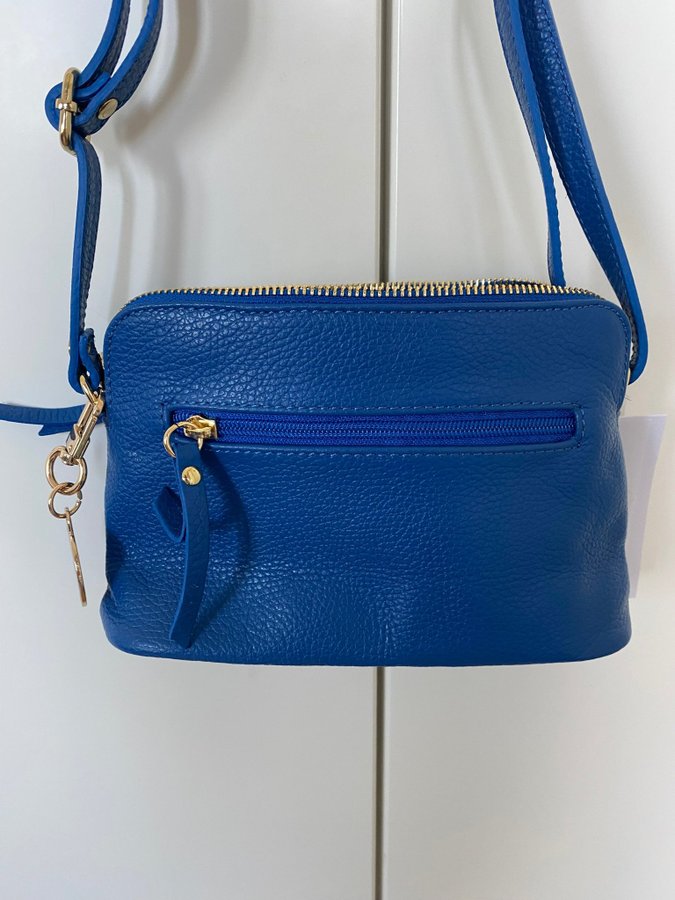 Ulrika - Skinn väska nytt-oanvänd royal blue