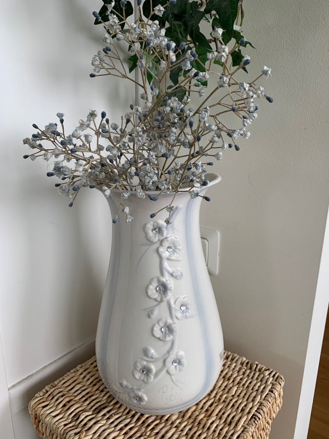 Stor hög porslins vas FF Pigato dekor blommor och swarovski kristaller vintage
