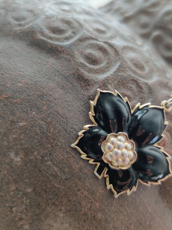 Vintage silver hänge svart emalj blomma kronblad kulor pansarlänk rund bubbla 92