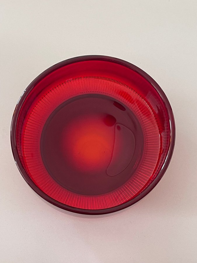 Två skålar - Reijmyre- rött glas - röd - röda - färgat glas - vintage - retro