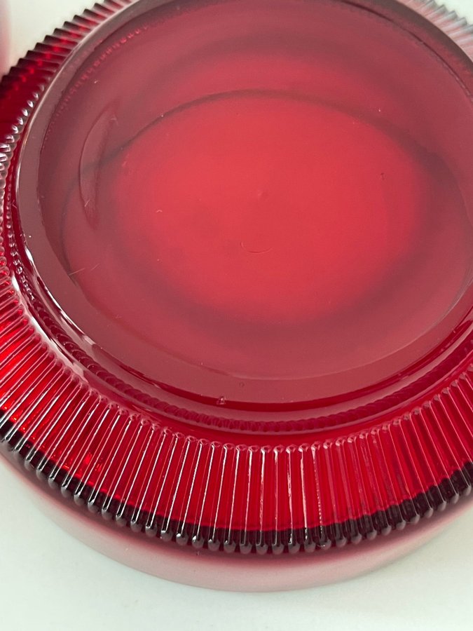 Två skålar - Reijmyre- rött glas - röd - röda - färgat glas - vintage - retro