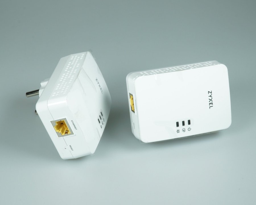 Zyxel PLA5405 v2 1300 Mbps MIMO Powerline Gigabit Ethernet Adapter