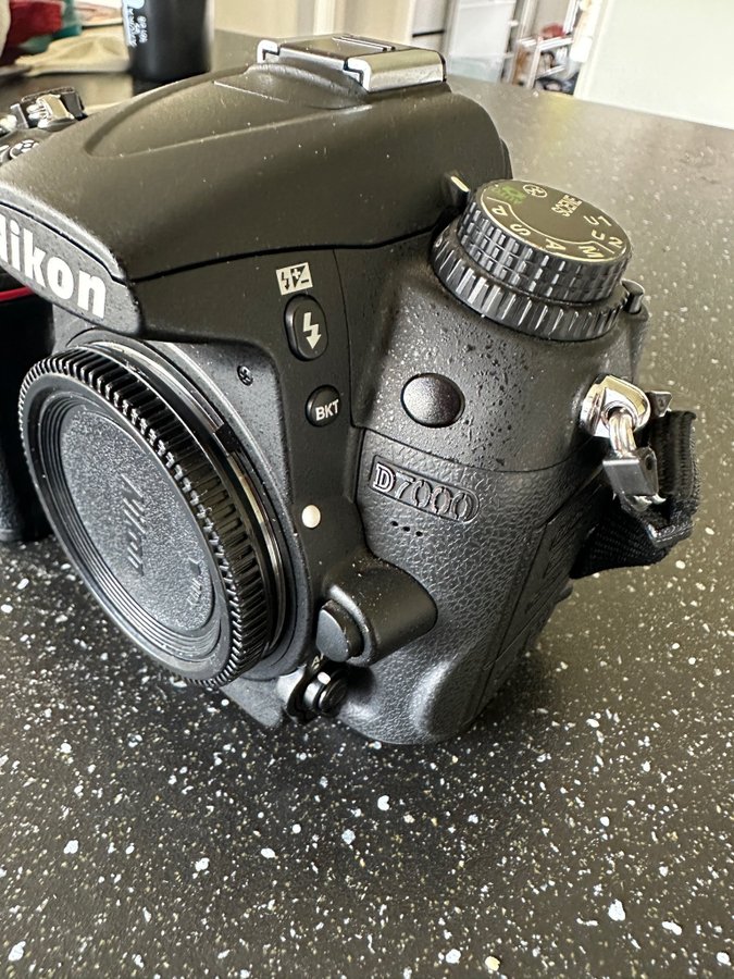 Nikon D7000 kamerahus + laddare