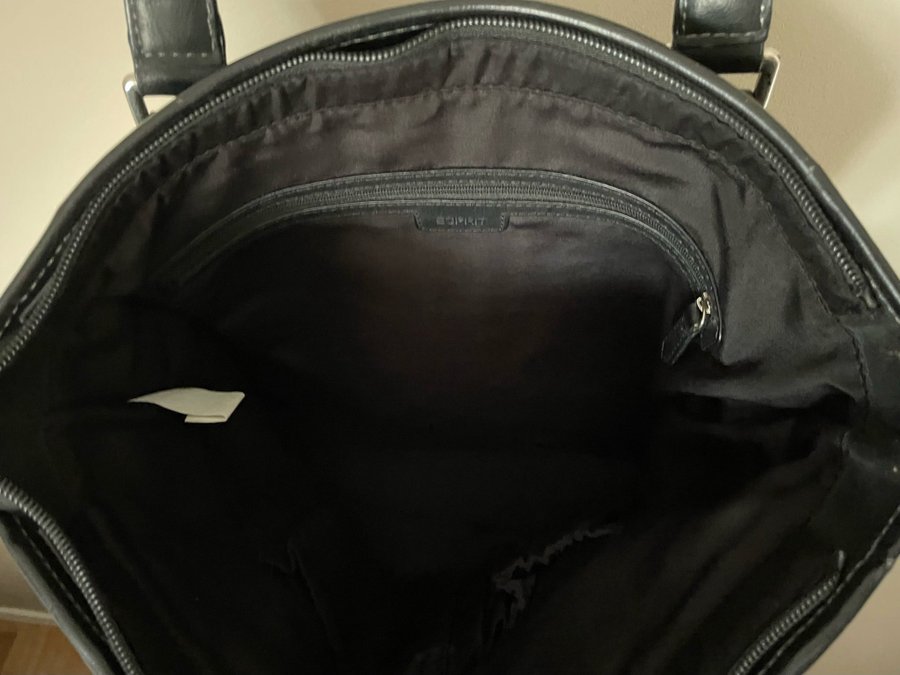 Esprit svart handväska/shopper/tote med emboss