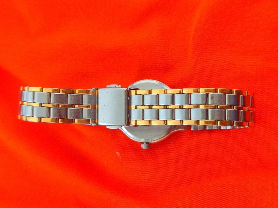 Oreint quartz 1979 gold plated