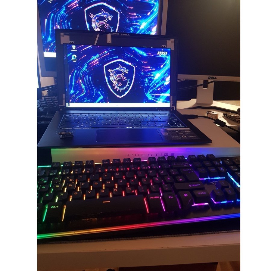 MSI Prestige Gaming Laptop Nyskick Setup Defekt skärm