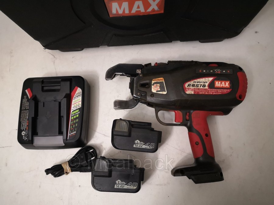 Max RB518 Najmaskin 14 volt 2 batterier laddaren och väska