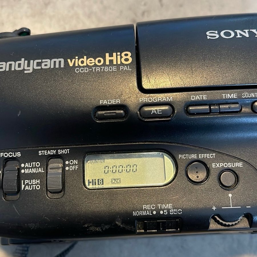 Sony CCD-TR780E Handycam video 8 24x steadyShot f=54~648mm 1:18 ø37
