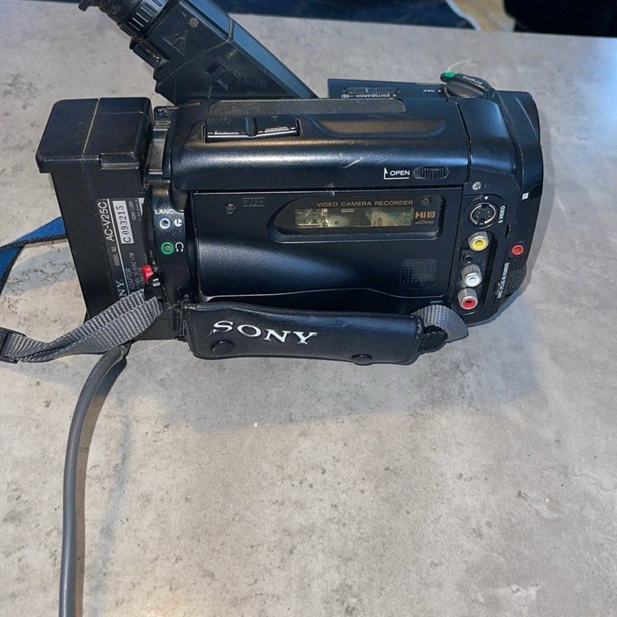 Sony CCD-TR780E Handycam video 8 24x steadyShot f=54~648mm 1:18 ø37