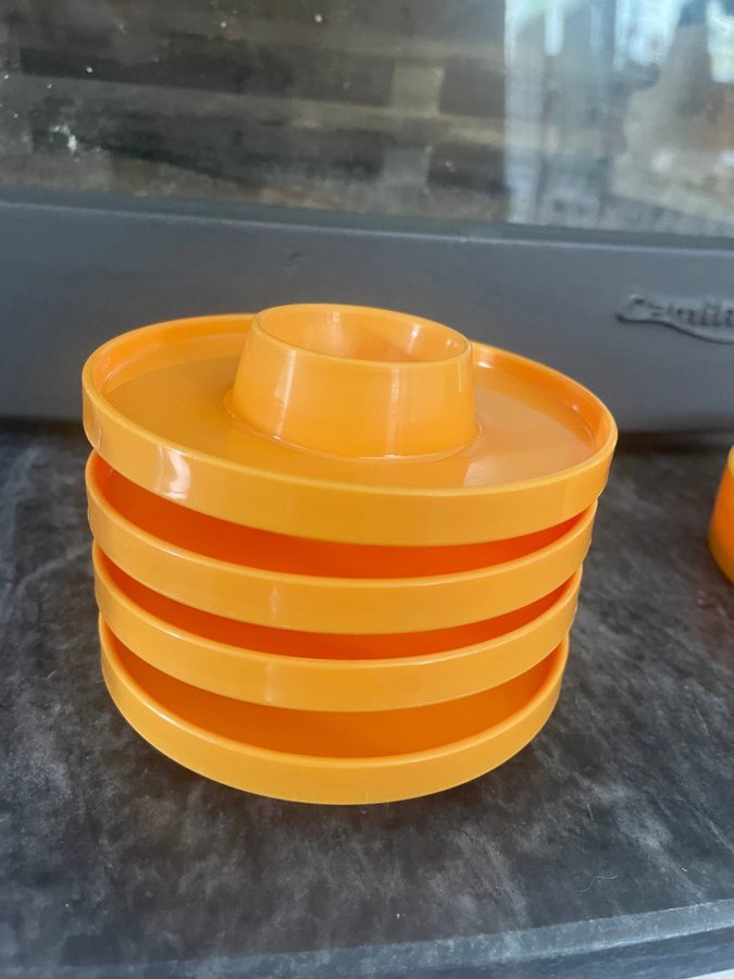 Retro / vintage 70-tal - "4 Äggkoppar i en plastask"