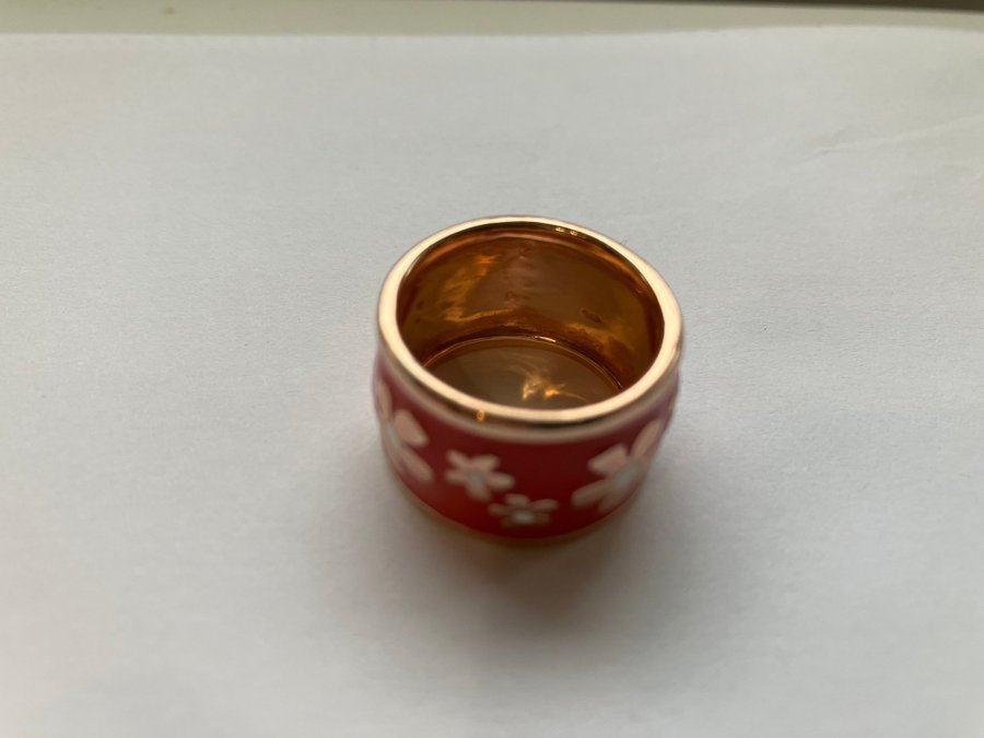 Stämplad äkta silver ring med blommor och emalj förgylld strl 17
