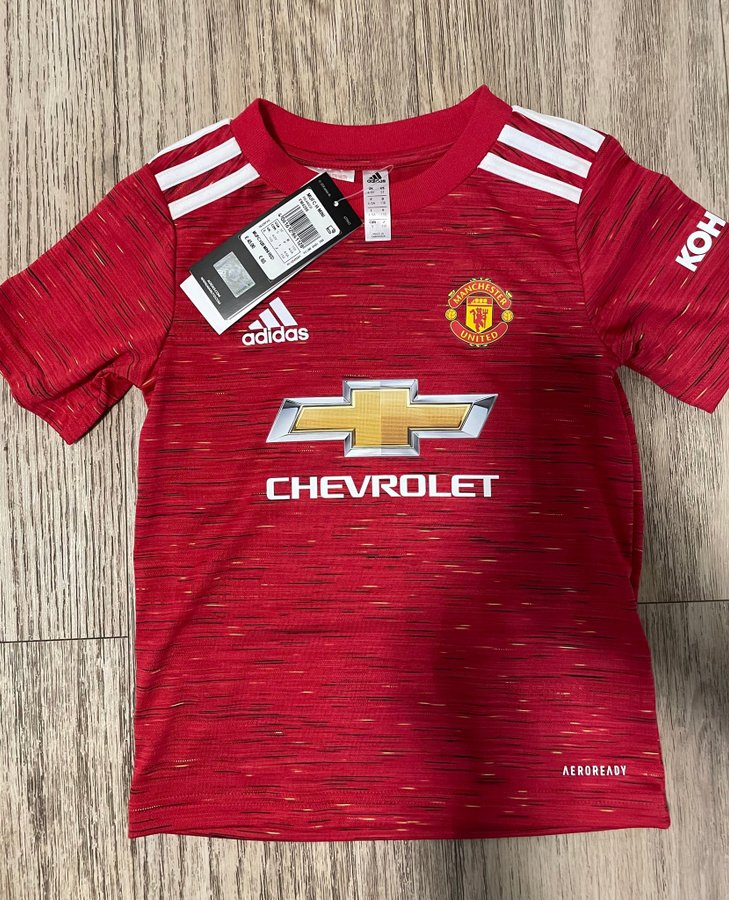 Manchester United Adidas fotbollströja helt ny  storlek 110