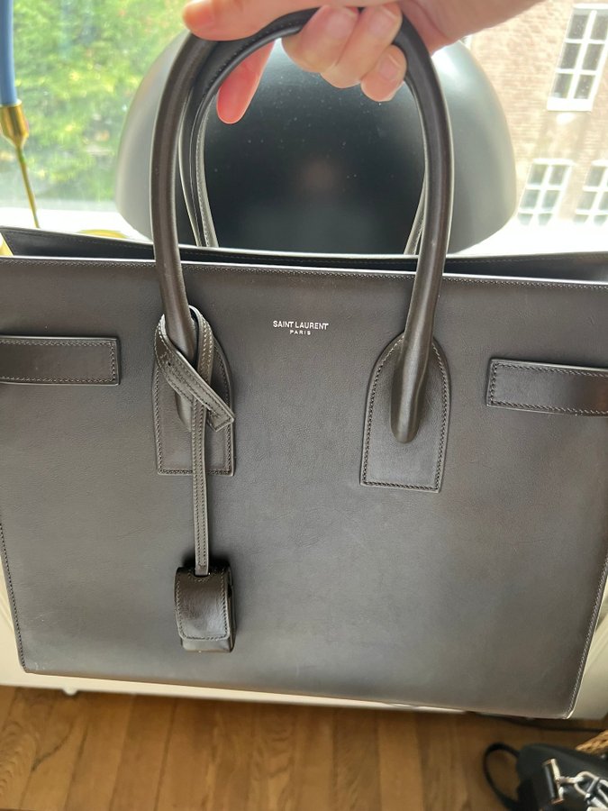 Saint Laurent Sac De Jour väska nypris ca 30000 SEK