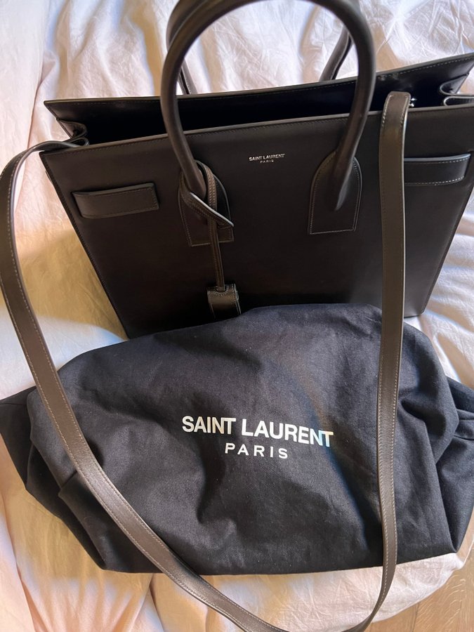 Saint Laurent Sac De Jour väska nypris ca 30000 SEK