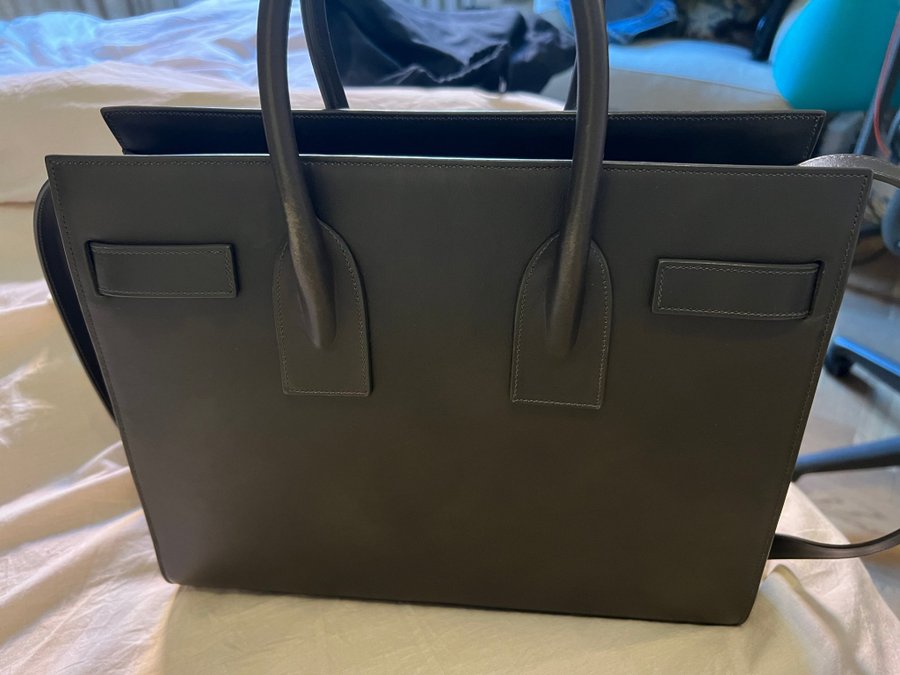 Saint Laurent Sac De Jour väska nypris ca 30000 SEK