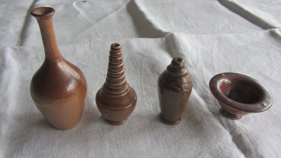 3 miniatyr vaser och 1 miniatyr skå/fatl Höganäs