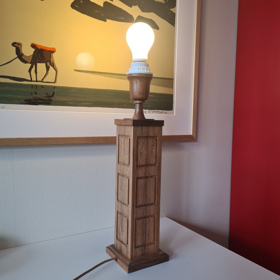 Vintage bordslampa i trä