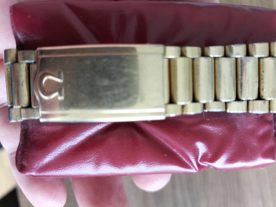 Omega Genève Dynamic Automatic - jumbo - guld på stål