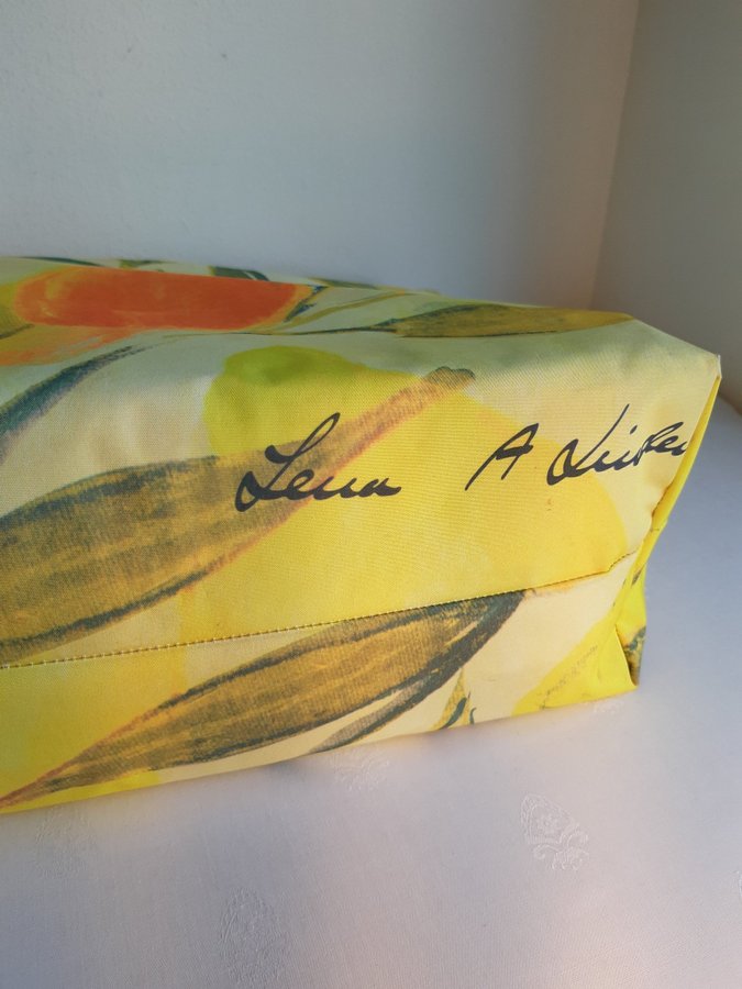 Lena Linderholm: Gul grön orange väska och scarf Signerade