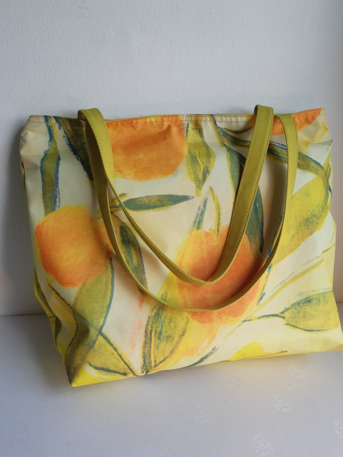Lena Linderholm: Gul grön orange väska och scarf Signerade