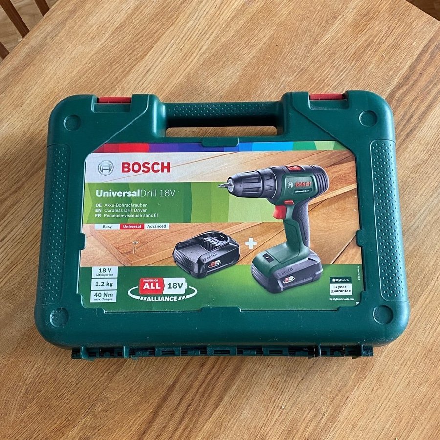 Bosch UniversalDrill 18v skruvdragare 2st batterier