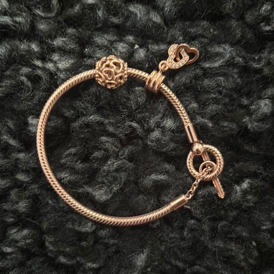 Nytt! Pandora armband Rosé guld (Ordinarie pris 2099kr exkl berlockerna)