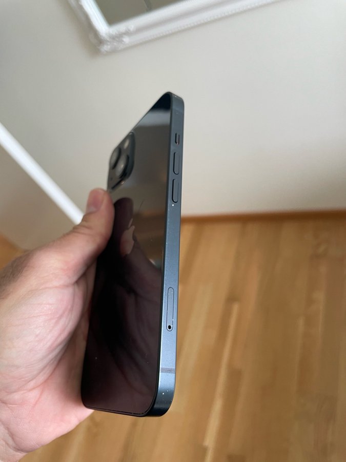 iPhone 13 OBS! Defekt laddkontakt