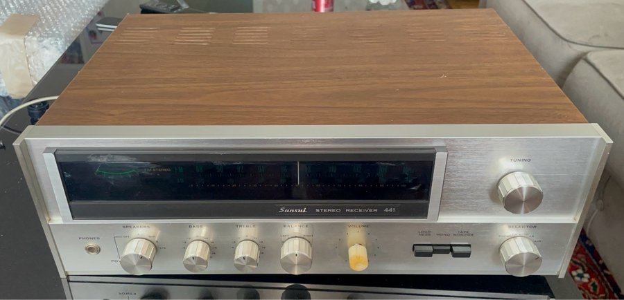 Sansui 441 AM / FM Stereo Receiver