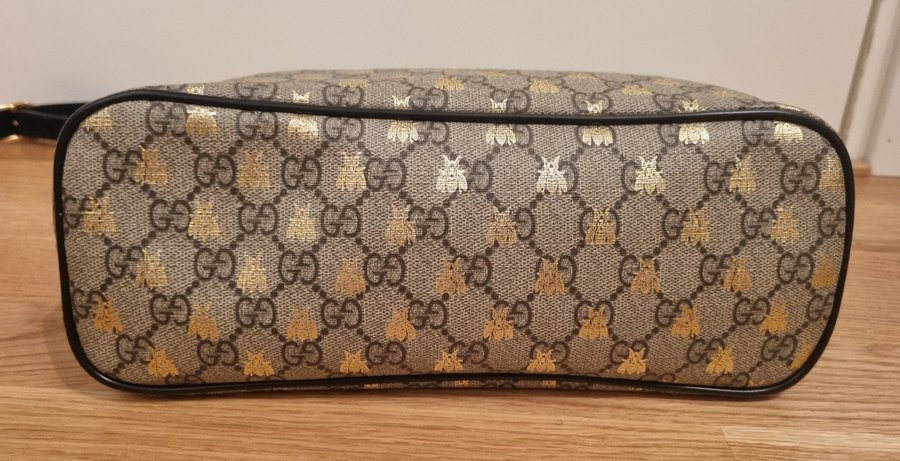 TILLFÄLLIGT SÄNKT PRIS! Gucci GG Supreme Monogram Bees Tote