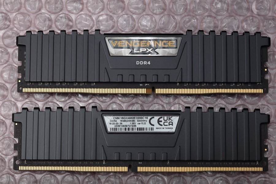 16GB (2x8GB) 3200MHz DDR4 - Corsair Vengeance LPX