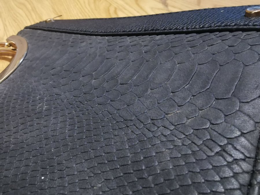 Retro handväska snygg med fina detaljer Ptimark limited