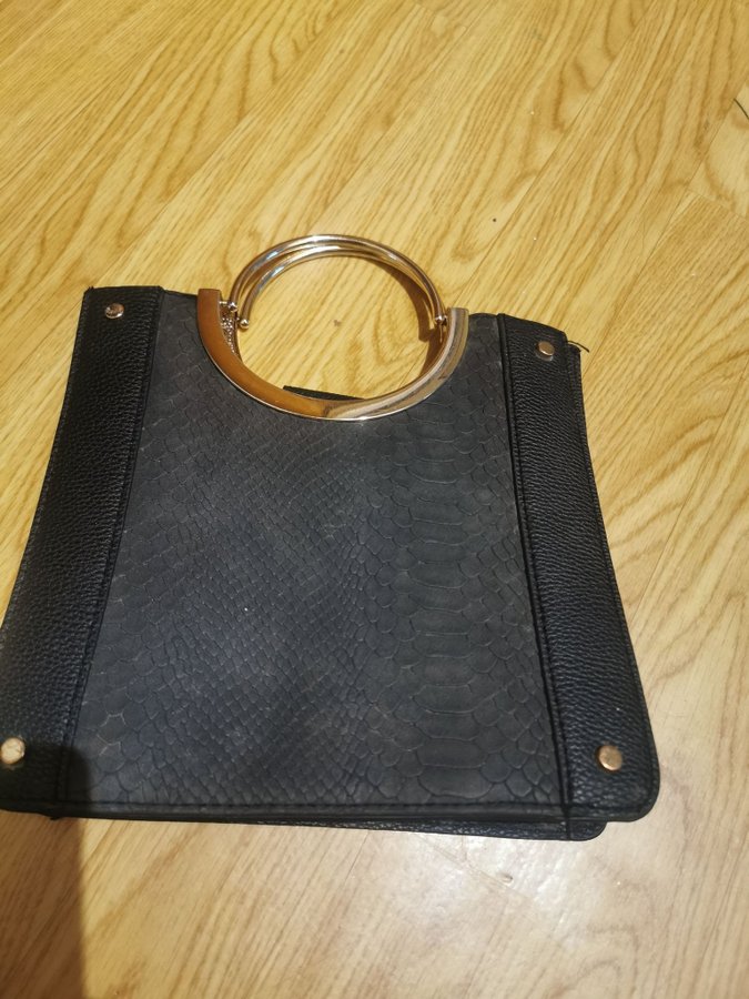 Retro handväska snygg med fina detaljer Ptimark limited
