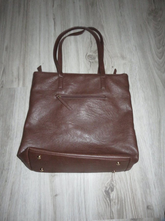 Väska/ Totebag från ULRIKA SWEDEN brun mjukt skinnliknande mycket fint skick