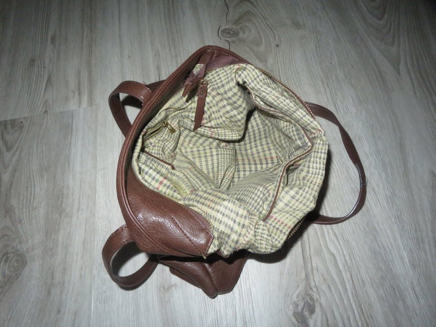 Väska/ Totebag från ULRIKA SWEDEN brun mjukt skinnliknande mycket fint skick