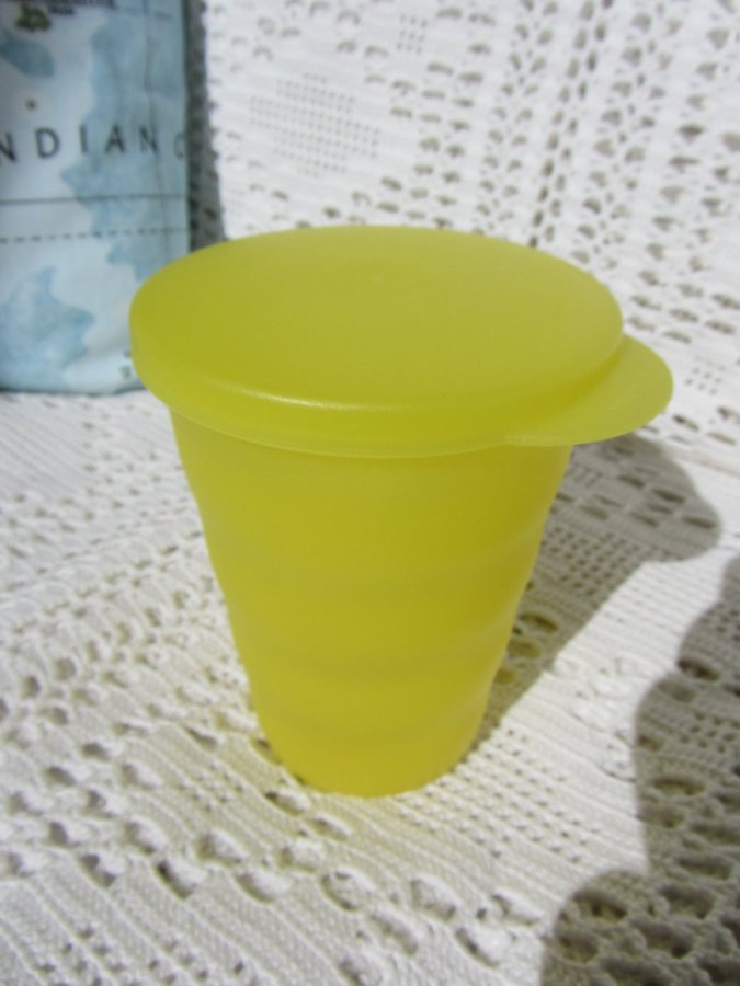 TUPPERWARE 1 Gul Mugg med lock 330 ml