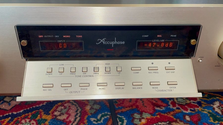 Accuphase DC-300 Digital stereoförförstärkare