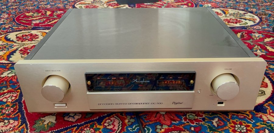 Accuphase DC-300 Digital stereoförförstärkare