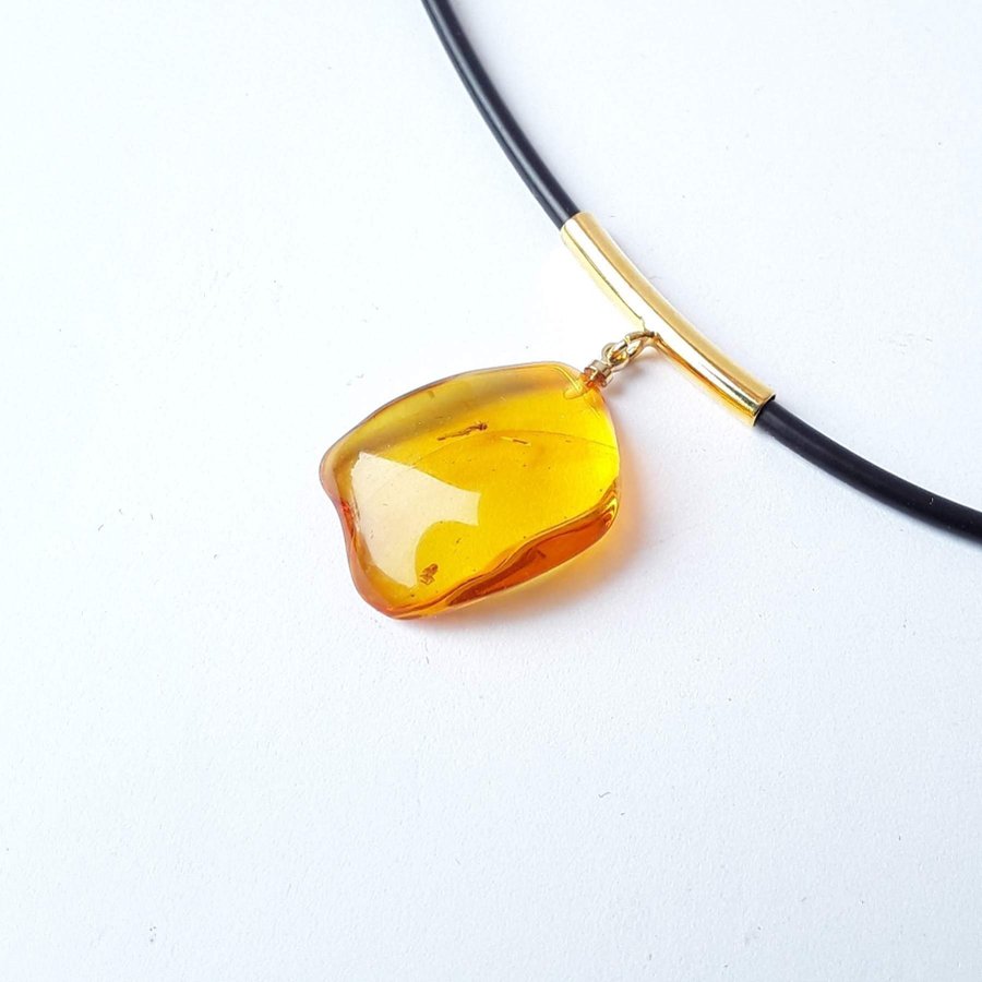 Yellow Baltic amber gemstone insect inclusion pendant necklace insect jewelry