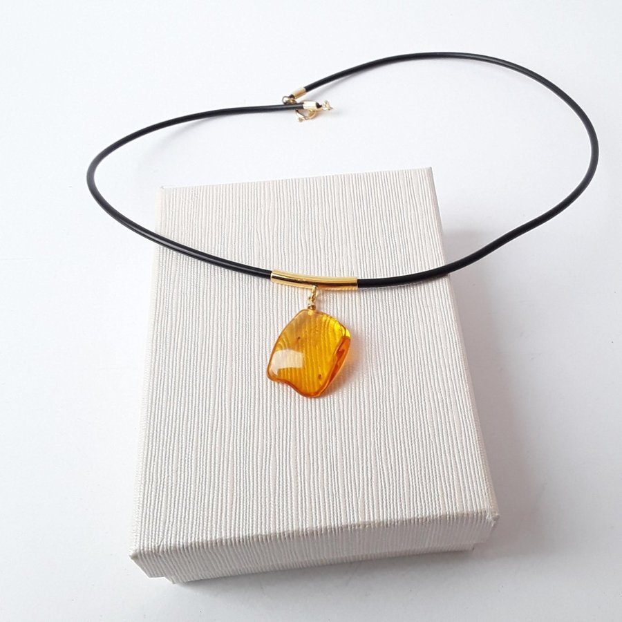 Yellow Baltic amber gemstone insect inclusion pendant necklace insect jewelry