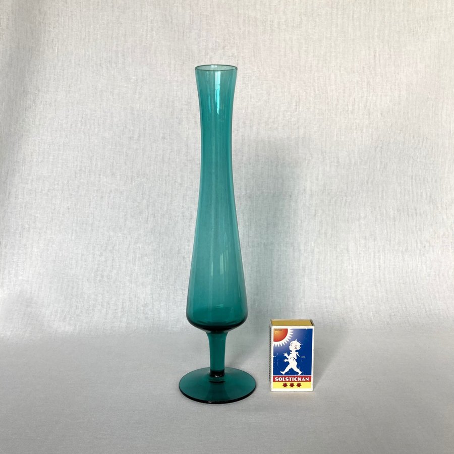 Grön / Blå Glasvas på fot – Vas – Glas – Alsterfors Glasbruk?