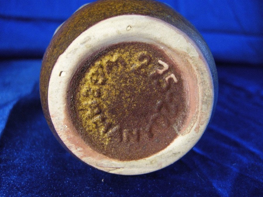 Gammal snygg vas/ kanna/ urna i keramik från Tyskland Märkt GERMANY
