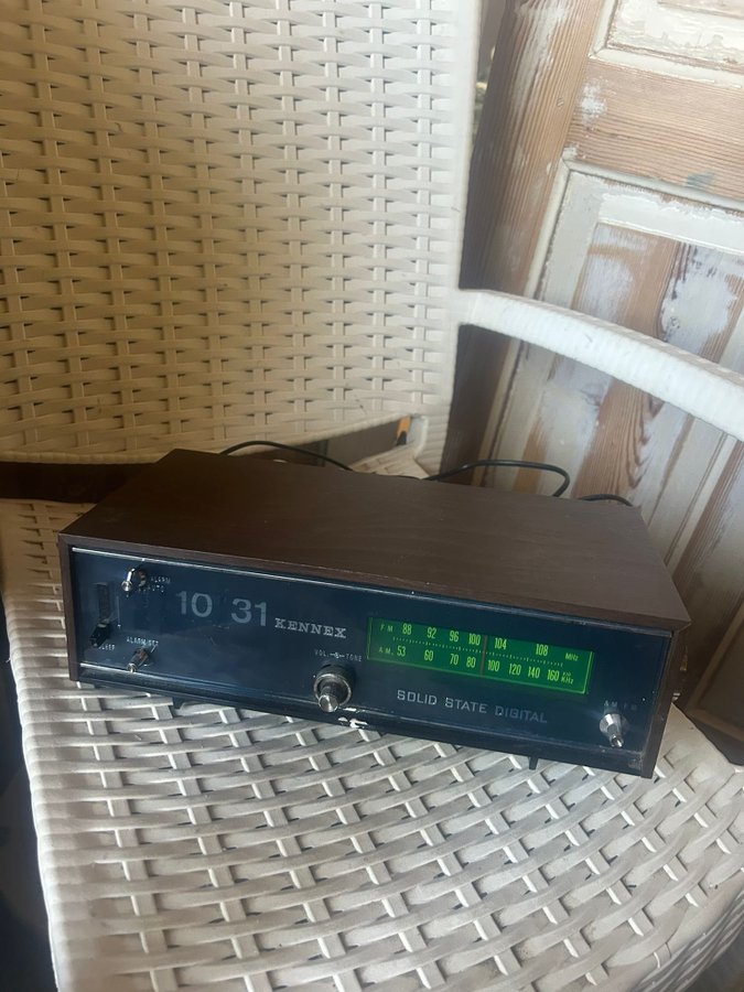 Retro Kennex AM / FM radio med alarm fungerarmade in Japanvintage