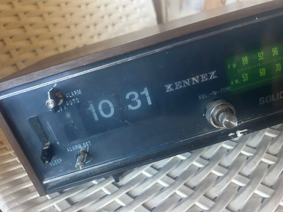 Retro Kennex AM / FM radio med alarm fungerarmade in Japanvintage