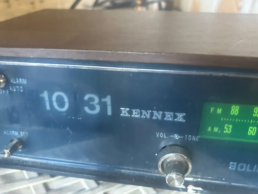 Retro Kennex AM / FM radio med alarm fungerarmade in Japanvintage