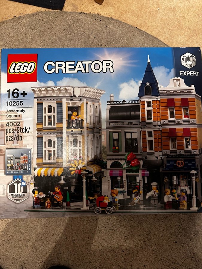 LEGO Creator Expert 10255 Assembly Square