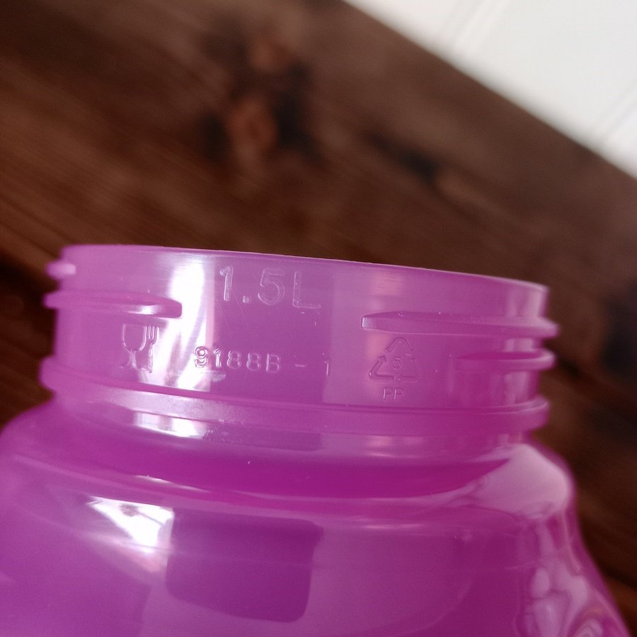 Ny Tupperware Mörk Lila 15 liter flaska