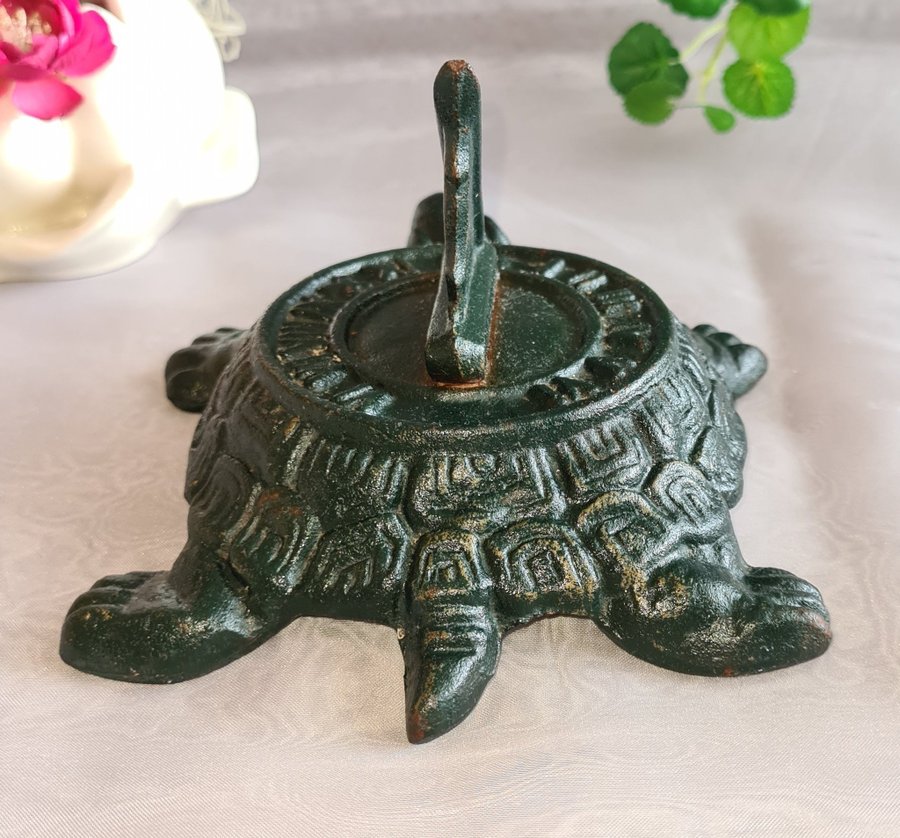 Solur Sköldpadda Skulptur av Gjutjärn Längd: 17 cm Bredd: 14 cm Höjd: 10 cm